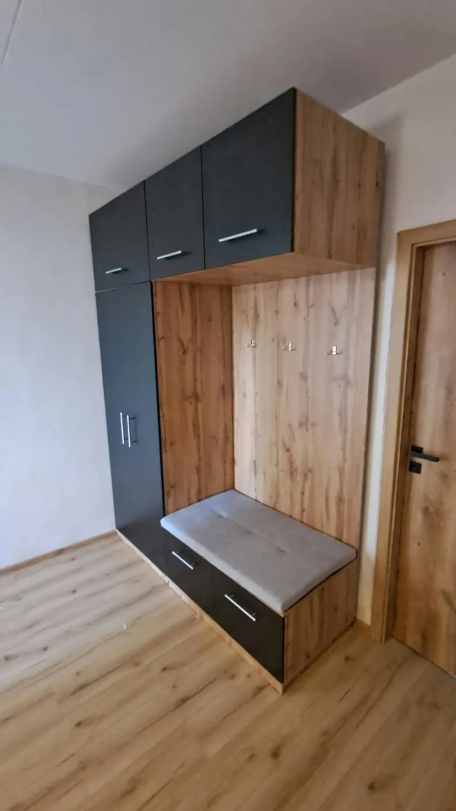 Zostava do predsiene osadená za 4 hodiny